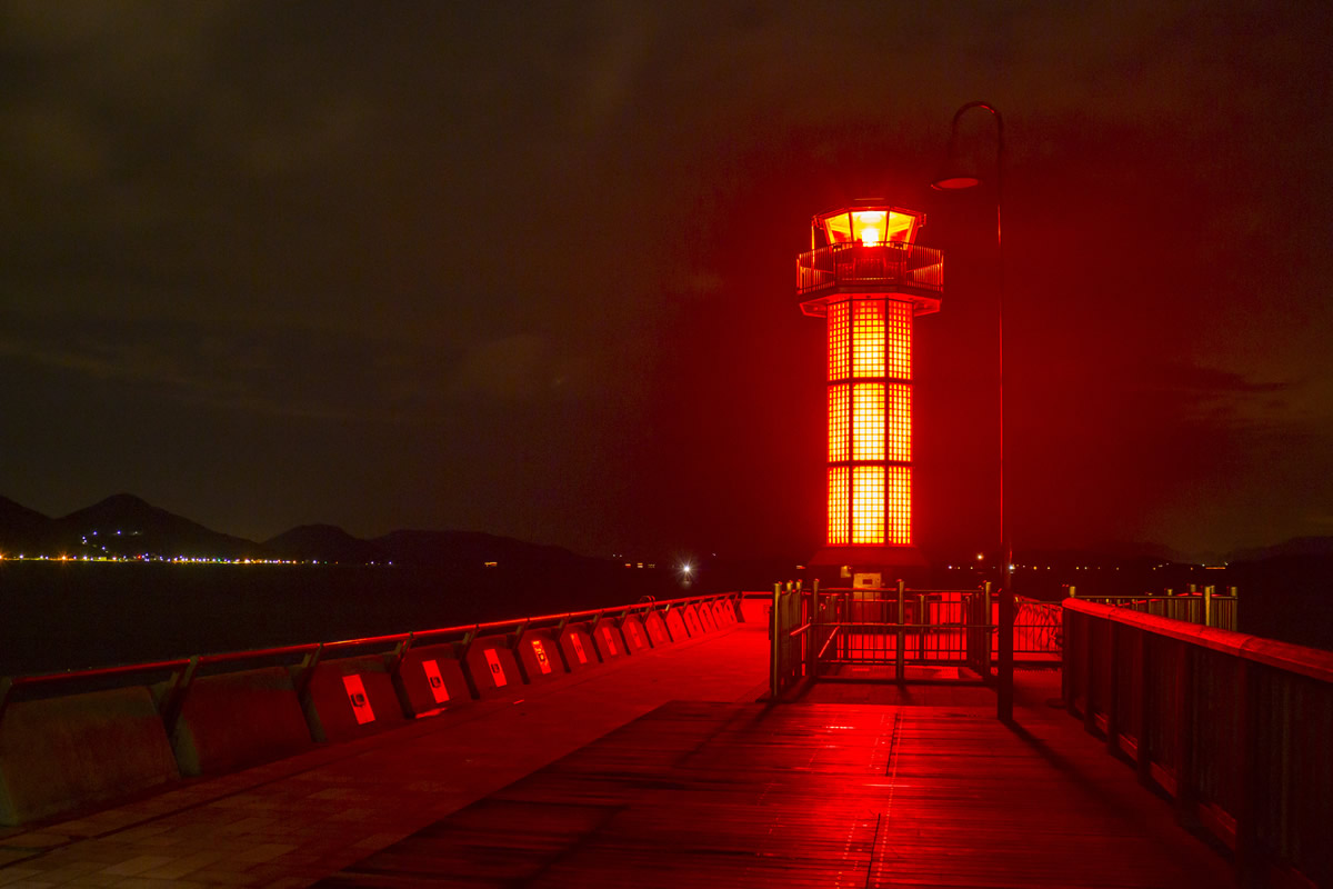 高松港玉藻防波堤灯台（通称：赤灯台）